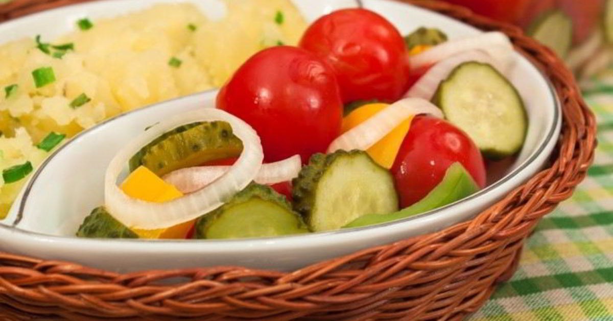 Огурцы, помидоры черри, болгарский перец, маринованные по-быстрому
