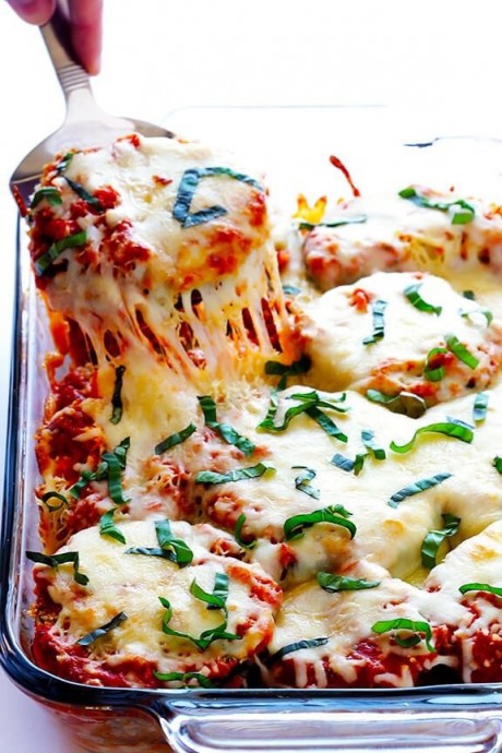 Баклажаны, запеченные с сыром и томатным соусом Баклажаны, запеченные с сыром и томатным соусом