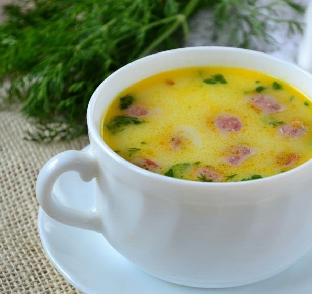 Суп с охотничьими колбасками и сыром Суп с охотничьими колбасками и сыром