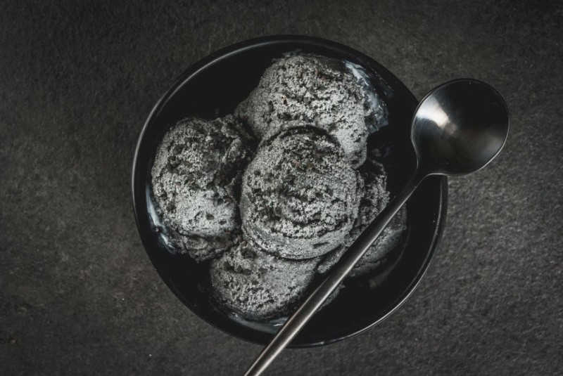 Мороженое на основе урбеча из черного кунжута