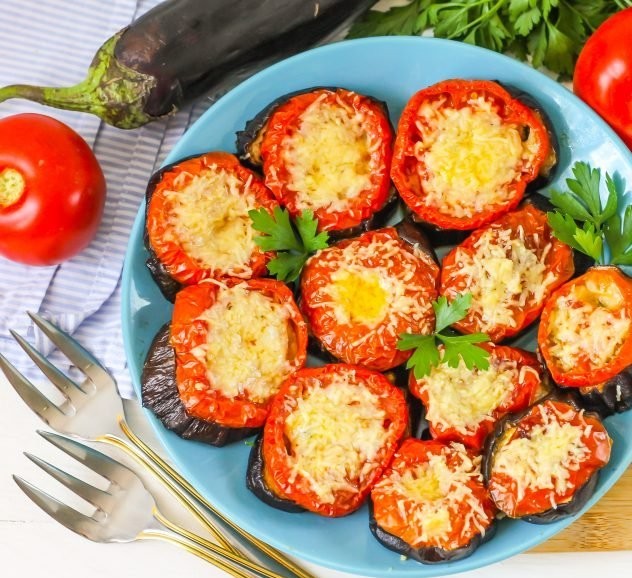 ​Порционная закуска из баклажанов с сыром и помидорами