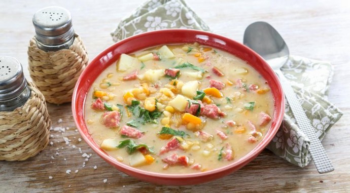 ​Гороховый суп с копченой колбасой