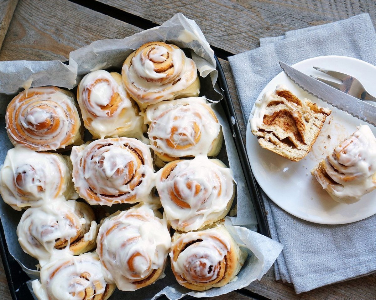 Булочки с корицей и сливочным кремом