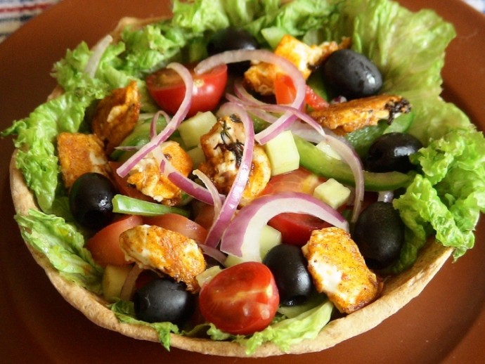 ​Салат а-ля "Греческий" в съедобных тарелочках