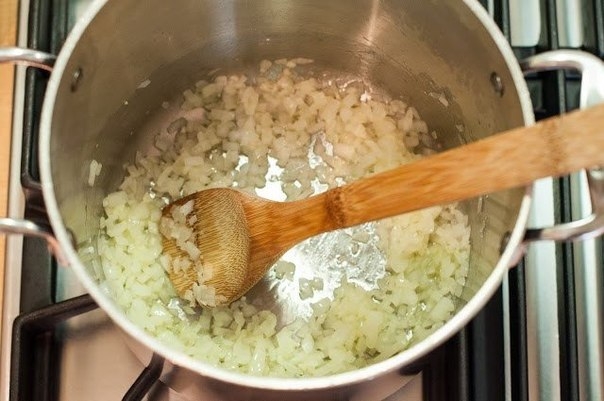 Фото к рецепту: Очень простой рецепт крем-супа из цветной капусты