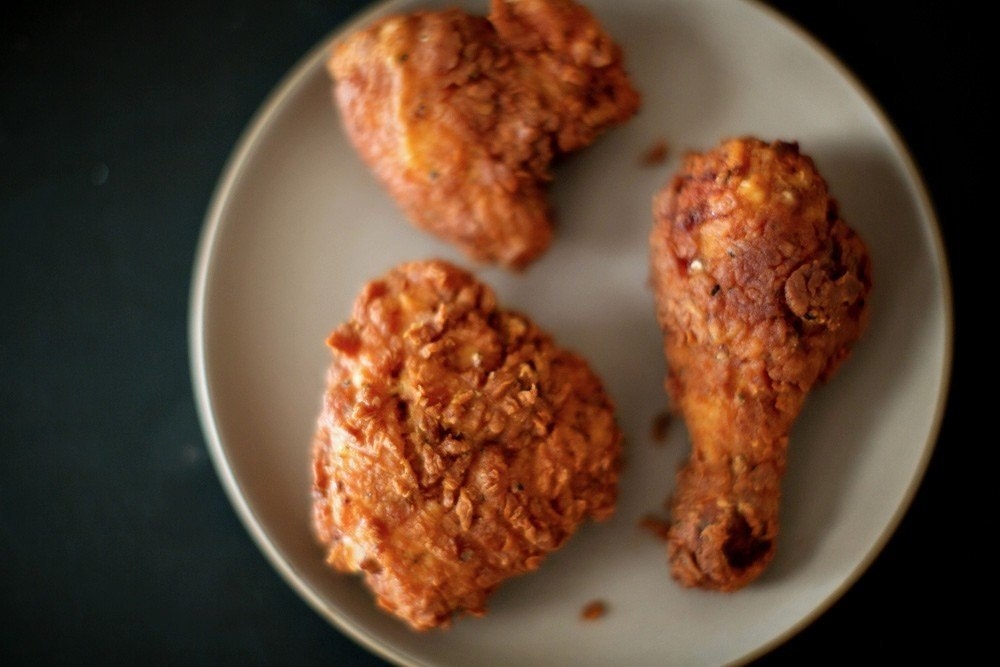 Фото к рецепту: Курица с хрустящей корочкой