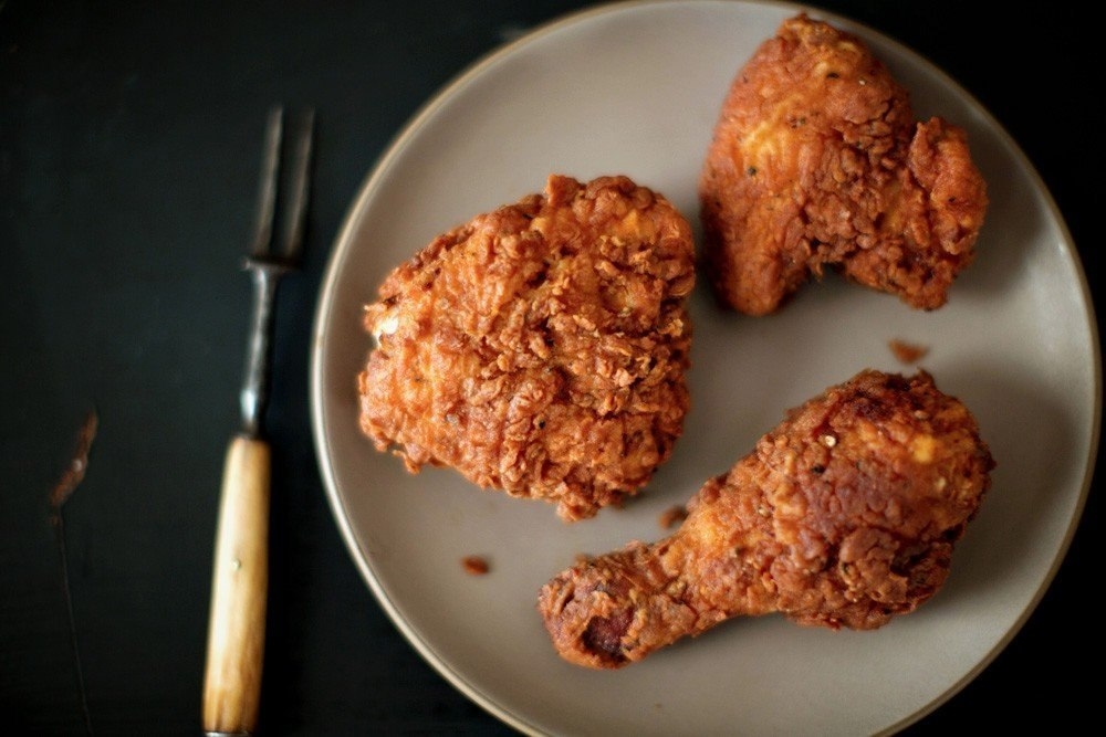 Фото к рецепту: Курица с хрустящей корочкой