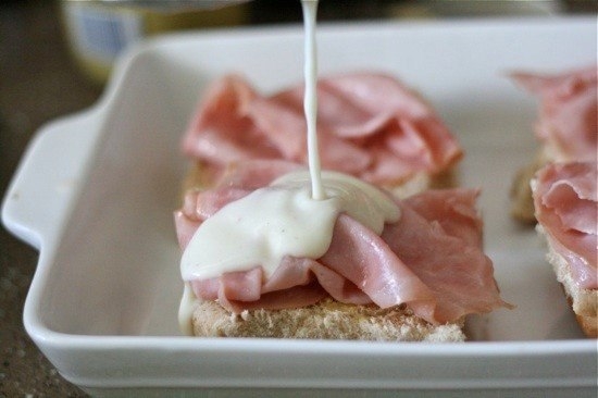 Фото к рецепту: Открытые крок-месье Фото к рецепту: Открытые крок-месье