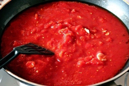 Фото к рецепту: Макароны фарфалле с томатно-сырным соусом