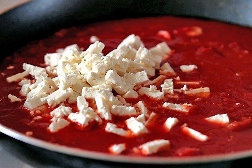 Фото к рецепту: Макароны фарфалле с томатно-сырным соусом