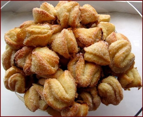 Фото к рецепту: Творожные печенья: Поцелуйчики и Розочки