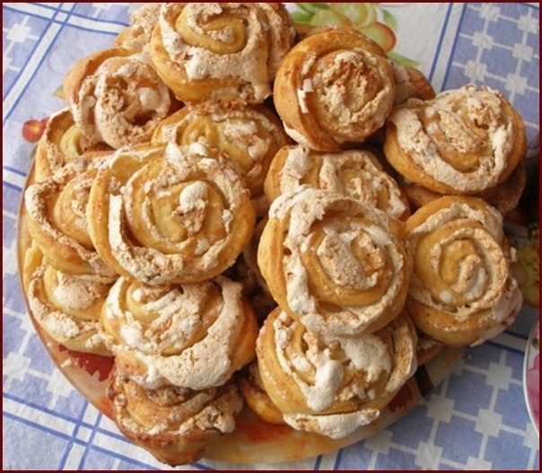 Фото к рецепту: Творожные печенья: Поцелуйчики и Розочки