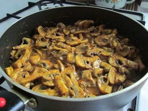 Фото к рецепту: Карри с грибами и картофелем