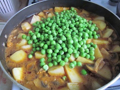 Фото к рецепту: Карри с грибами и картофелем