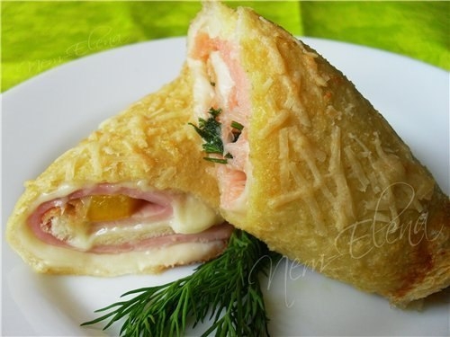 Фото к рецепту: ГОРЯЧИЕ БУТЕРБРОДНЫЕ РУЛЕТИКИ