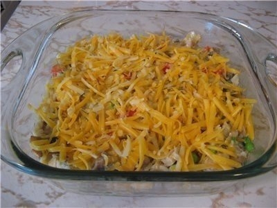 Фото к рецепту: Рисовая запеканка с куриной грудкой, грибами и овощам