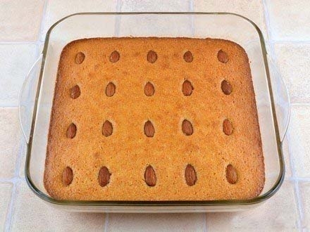 Фото к рецепту: Басбуса - известная арабская сладость