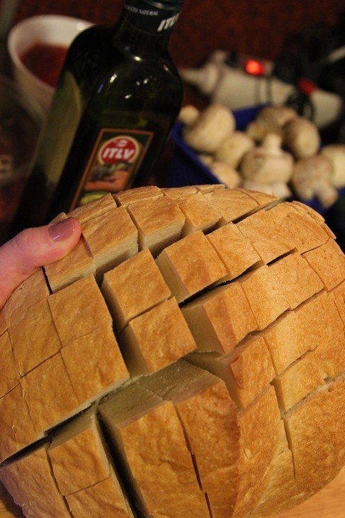 Фото к рецепту: Закусочный хлеб на скорую руку