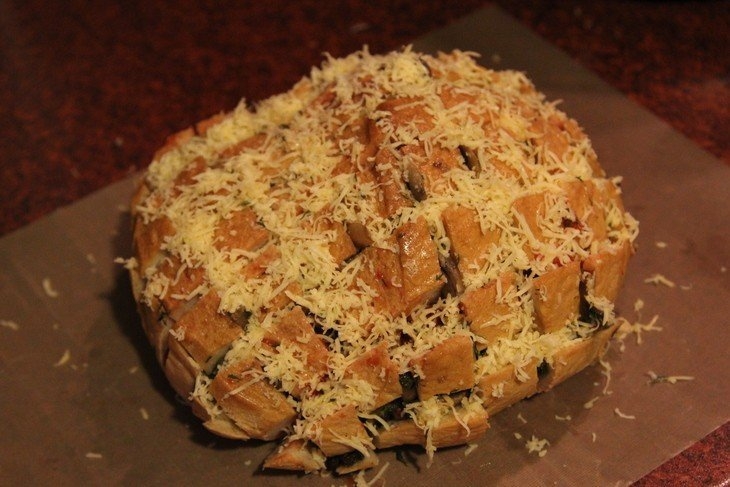 Фото к рецепту: Закусочный хлеб на скорую руку