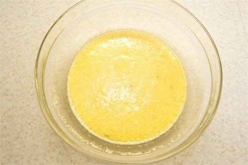 Фото к рецепту: Кекс с сыром и зеленью
